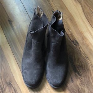 Ugg boots, size 8, color gunsmoke , suede.